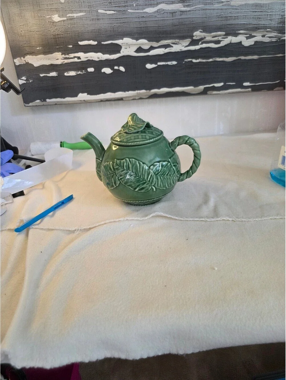 Bordallo Pinheiro Green Majolica Leaf Teapot Portugal Basketweave Lid Chipped